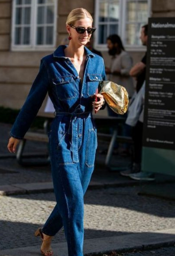 Le Look Total Jean : Comment le Porter avec Style